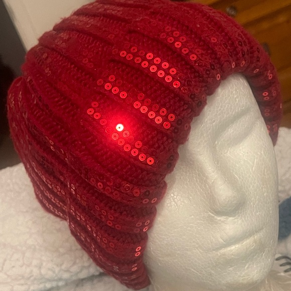 Red sequin faux fur hat New without tags super soft unisex men/women - Picture 2 of 8